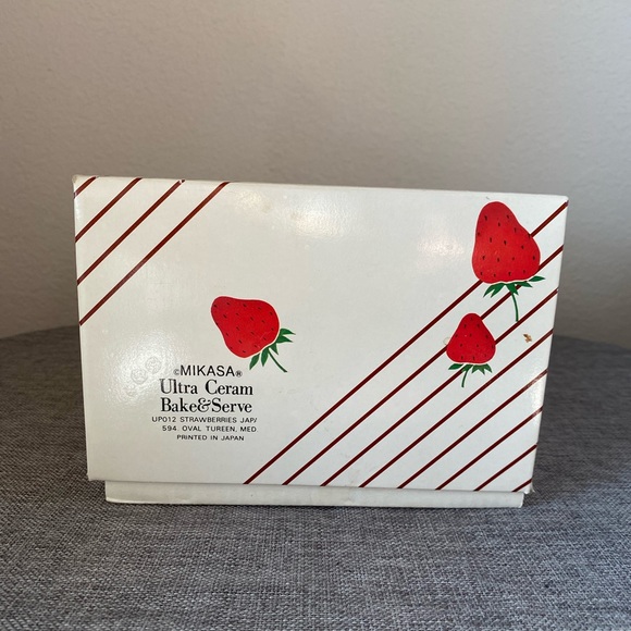 Mikasa Fresh Fruit Strawberries Bake & Serve Lidded Tureen. 1980’s - Picture 5 of 6